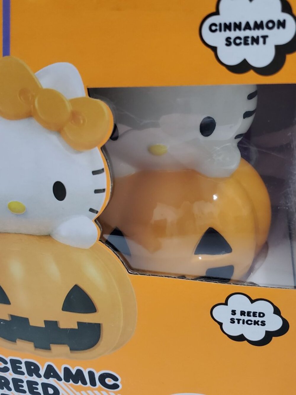 Hello Kitty Kawaii Halloween Pumpkin Ceramic Reed Diffuser Cinnamon Scent NIB - Picture 2 of 7